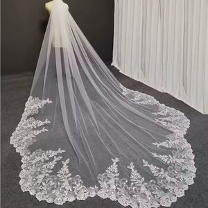 Elegant White Lace Bridal Veil